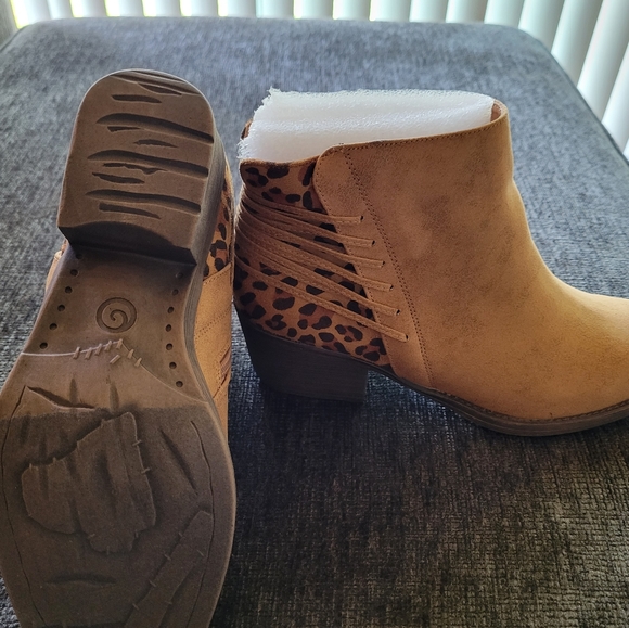 Ankle boots - Picture 2 of 3